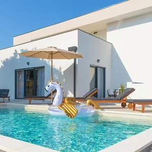 https://vila-hana-vintijan.pula-hotels.org