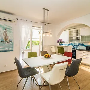 Vera Luxury Apartment